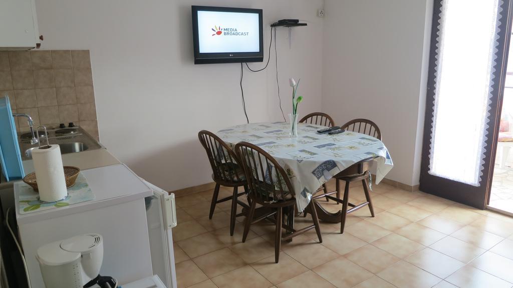 Apartment Josipa Malinska Buitenkant foto
