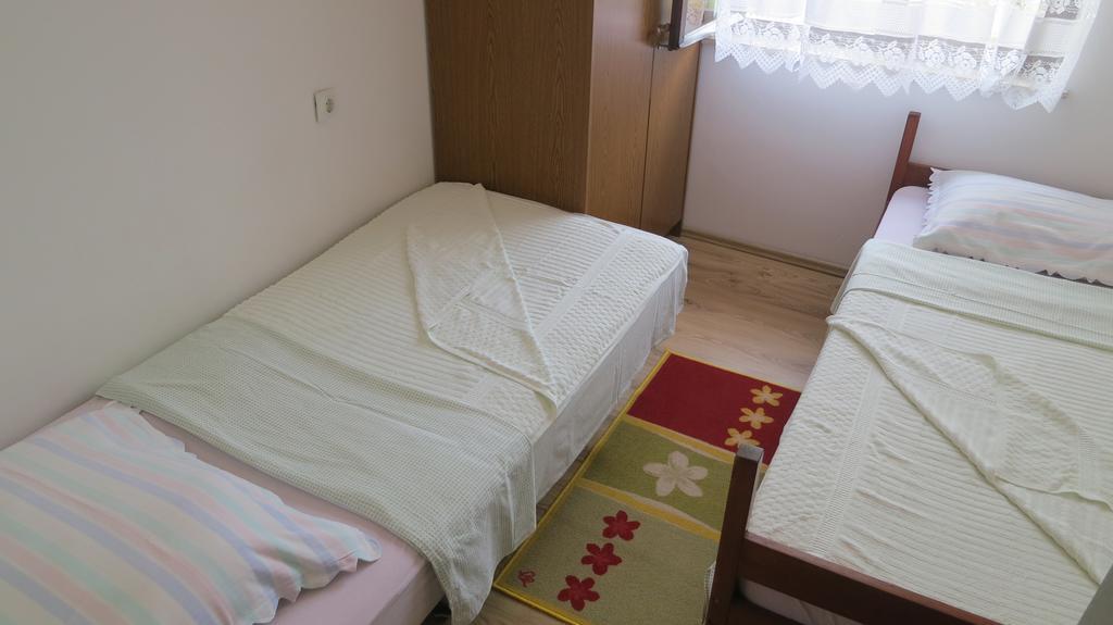 Apartment Josipa Malinska Buitenkant foto