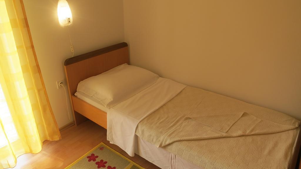Apartment Josipa Malinska Buitenkant foto