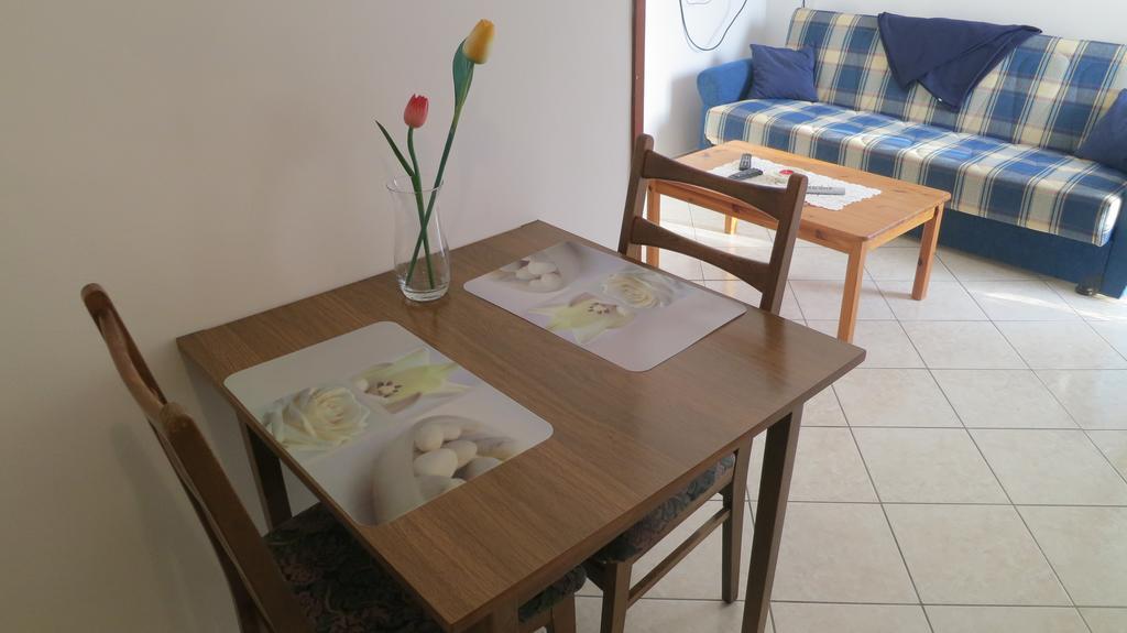 Apartment Josipa Malinska Buitenkant foto
