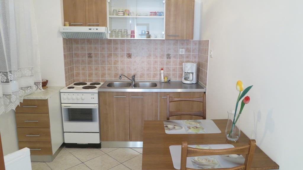 Apartment Josipa Malinska Buitenkant foto